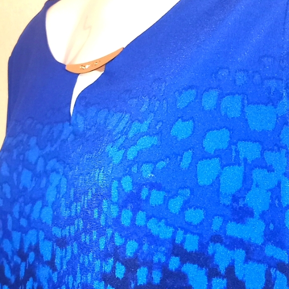 Calvin Klein Printed Keyhole Neck Jersey Blouse - Picture 3 of 13